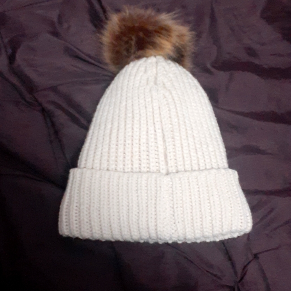 Steve Madden Cream Pom Pom Beanie